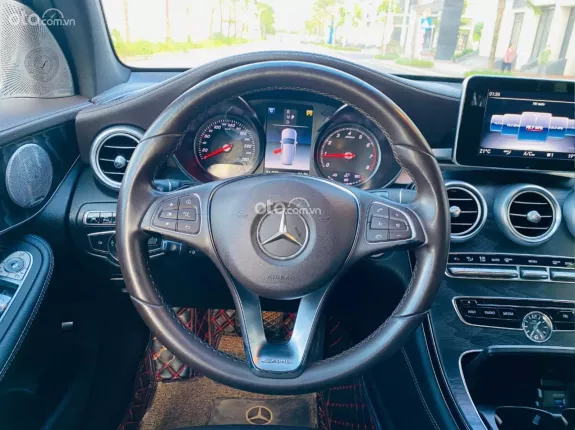 Mercedes-Benz GLC 250 4Matic 2018 - Hỗ trợ trả góp, xe đẹp chủ đi giữ gìn, full lịch sử hãng, giá tốt