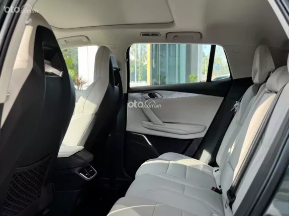 Lynk & Co 06 2024 - Chỉ với 250tr bạn đã có thể sở hữu được chiếc L&C, tặng kèm gói bảo dưỡng 5 năm miễn phí