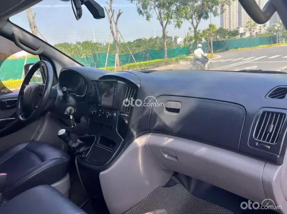 Hyundai Starex 2.4 MT 2013 - Giá 350tr