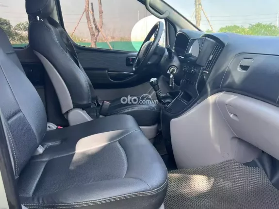 Hyundai Starex 2.4 MT 2013 - Giá 350tr