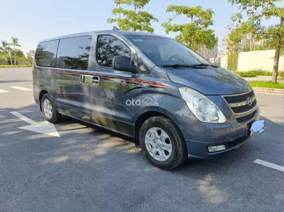 Hyundai Grand Starex 2009 - 2.4 MT 9 chỗ máy xăng, Nội ngoại thất còn rất đẹp, đã lên đầy đủ option