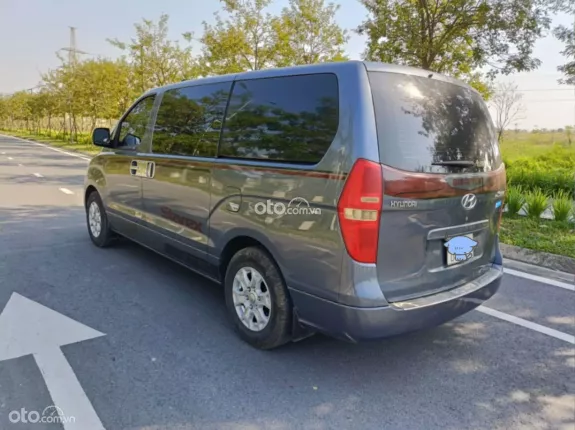 Hyundai Grand Starex 2009 - 2.4 MT 9 chỗ máy xăng, Nội ngoại thất còn rất đẹp, đã lên đầy đủ option
