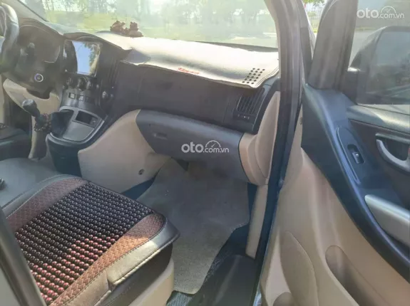 Hyundai Grand Starex 2009 - 2.4 MT 9 chỗ máy xăng, Nội ngoại thất còn rất đẹp, đã lên đầy đủ option