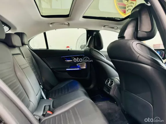 Mercedes-Benz C300 AMG 2021 - 1 tỷ 650 triệu