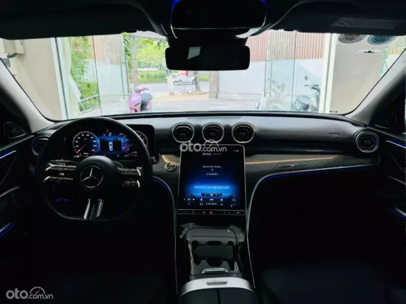 Mercedes-Benz C300 AMG 2021 - 1 tỷ 650 triệu