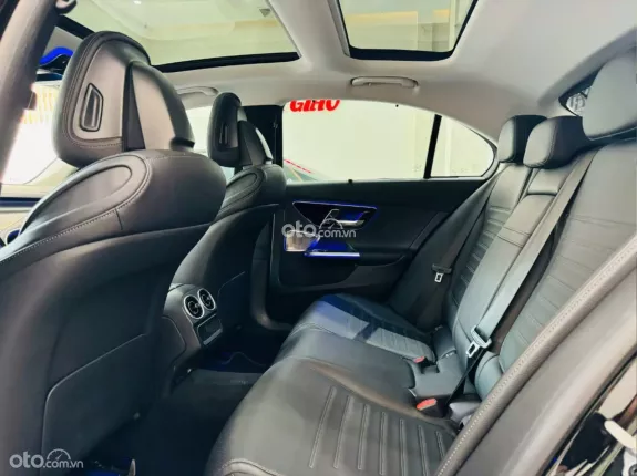 Mercedes-Benz C300 AMG 2021 - 1 tỷ 650 triệu