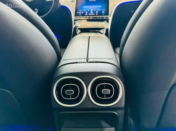 Mercedes-Benz C300 AMG 2021 - 1 tỷ 650 triệu