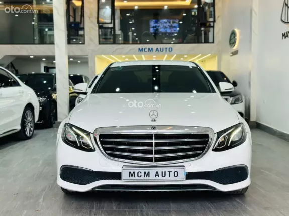 Mercedes-Benz E200 2017 - Gía 900 triệu