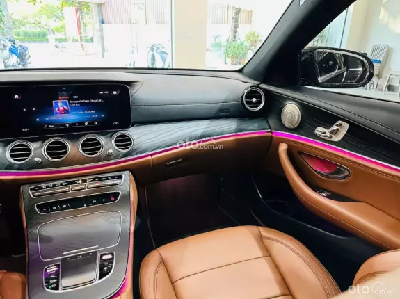 Mercedes-Benz E300 AMG 2021 - Chạy 2v miles full lịch sử bảo dưỡng hãng