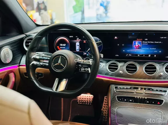 Mercedes-Benz E300 AMG 2021 - Chạy 2v miles full lịch sử bảo dưỡng hãng