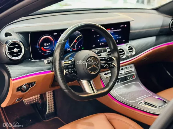 Mercedes-Benz E300 AMG 2021 - Chạy 2v miles full lịch sử bảo dưỡng hãng
