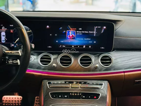 Mercedes-Benz E300 AMG 2021 - Chạy 2v miles full lịch sử bảo dưỡng hãng