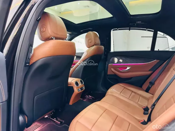 Mercedes-Benz E300 AMG 2021 - Chạy 2v miles full lịch sử bảo dưỡng hãng