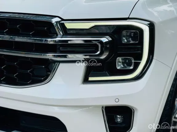 Ford Everest Titanium 2.0L AT 4WD 2023 - FORD EVEREST 2023 BI-TURBO 2 CẦU BẢN FULL XE LƯỚT_Định cư Mỹ nên mới bán