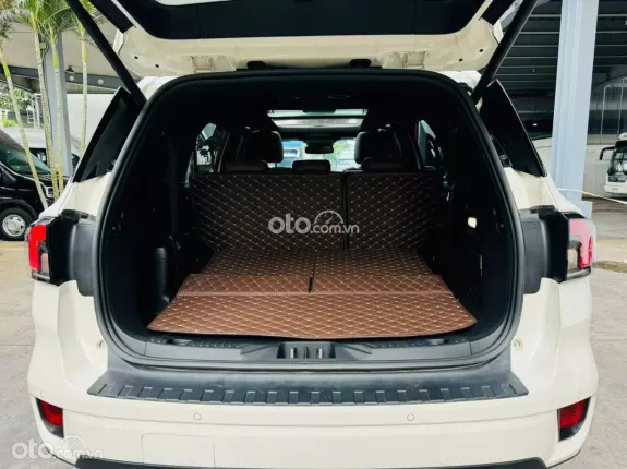 Ford Everest Titanium 2.0L AT 4WD 2023 - FORD EVEREST 2023 BI-TURBO 2 CẦU BẢN FULL XE LƯỚT_Định cư Mỹ nên mới bán