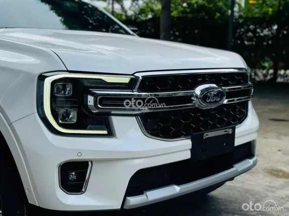 Ford Everest Titanium 2.0L AT 4WD 2023 - FORD EVEREST 2023 BI-TURBO 2 CẦU BẢN FULL XE LƯỚT_Định cư Mỹ nên mới bán