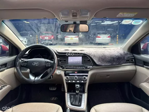 Hyundai Elantra 2.0 AT Cao cấp 2021 - Xe đẹp không lỗi nhỏ