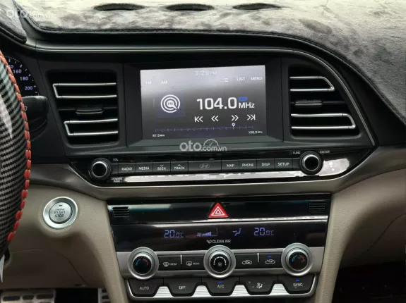 Hyundai Elantra 2.0 AT Cao cấp 2021 - Xe đẹp không lỗi nhỏ
