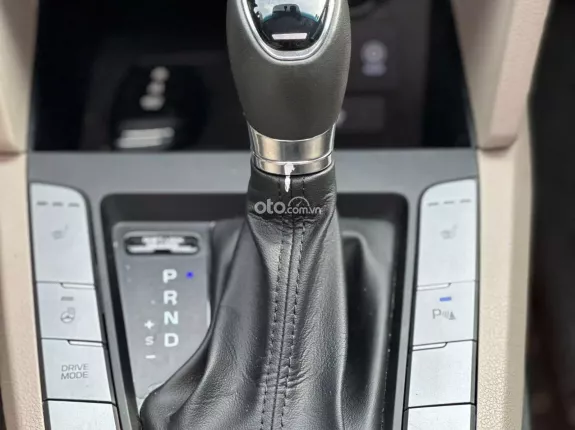 Hyundai Elantra 2.0 AT Cao cấp 2021 - Xe đẹp không lỗi nhỏ