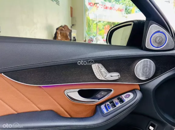 Mercedes-Benz C300 AMG 2018 - Chạy hơn 3 vạn miles full lịch sử hãng.