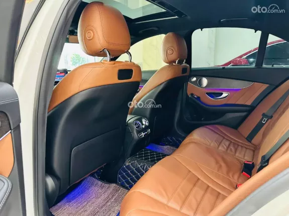 Mercedes-Benz C300 AMG 2018 - Chạy hơn 3 vạn miles full lịch sử hãng.