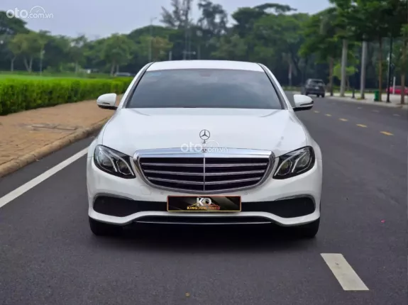 Mercedes-Benz E200 2.0 I4 2018 - Facelift Model 2019 màu trắng / nội thất nâu - siêu đẹp