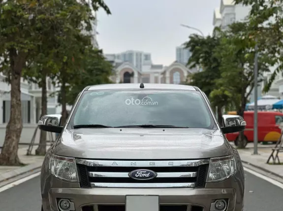 Ford Ranger XLT 2.2L 4x4 AT 2015 - Bán tải 2 cầu số sàn máy dầu, nhập khẩu Thái Lan