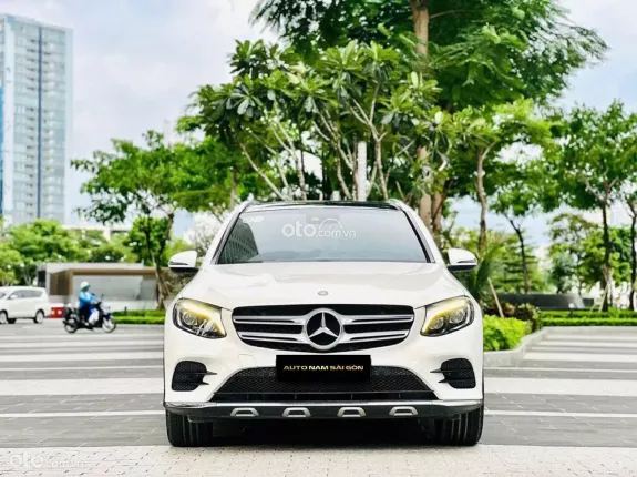 Mercedes-Benz GLC 300 4Matic 2017 - Model 2018 Trắng Ngọc Trinh xinh từ trong ra ngoài