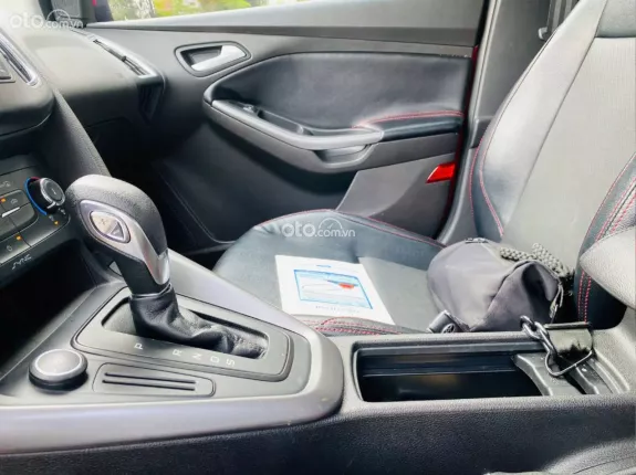 Ford Focus 1.5L EcoBoost Trend Sedan 2018 - Xe đẹp, siêu lướt, giá tốt sang tên ngay