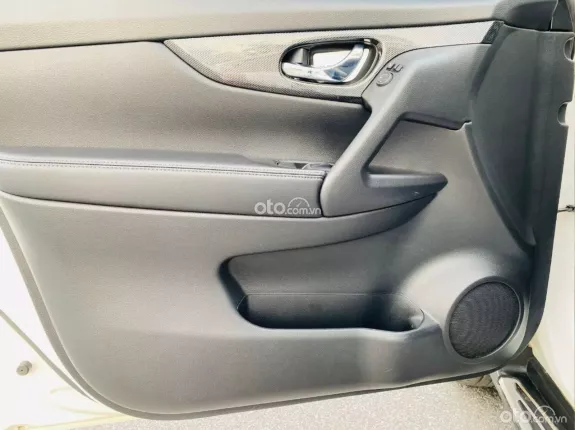 Nissan X trail 2.5 SV 4WD Premium 2018 - Xe đẹp, 1 chủ từ đầu, đủ hồ sơ giấy tờ sang tên ngay