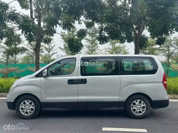 Hyundai Grand Starex 2.4 MT 2009 - 9 chỗ máy xăng