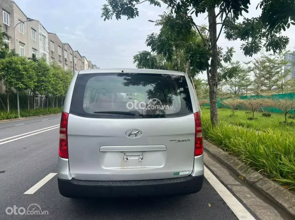 Hyundai Grand Starex 2.4 MT 2009 - 9 chỗ máy xăng