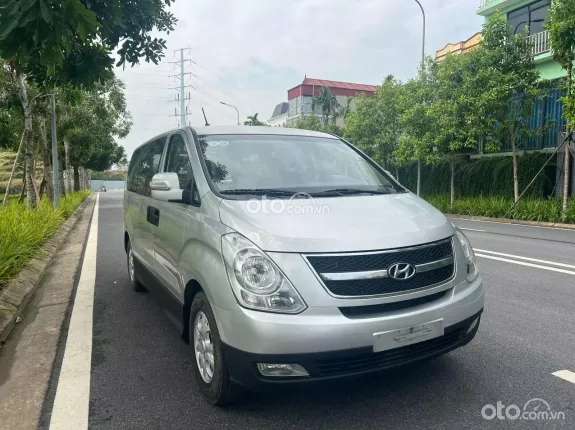 Hyundai Grand Starex 2.4 MT 2009 - 9 chỗ máy xăng