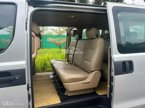 Hyundai Grand Starex 2.4 MT 2009 - 9 chỗ máy xăng
