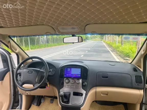 Hyundai Grand Starex 2.4 MT 2009 - 9 chỗ máy xăng