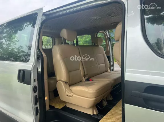 Hyundai Grand Starex 2.4 MT 2009 - 9 chỗ máy xăng