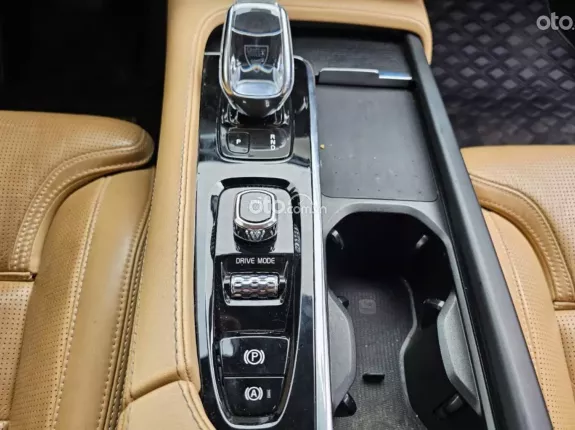 Volvo XC90 T8 Hybrid Recharge AWD 2021 - Xe an toàn nhất TG, full bảo dưỡng hãng