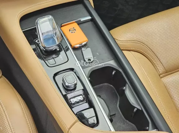 Volvo XC90 T8 Hybrid Recharge AWD 2021 - Xe an toàn nhất TG, full bảo dưỡng hãng