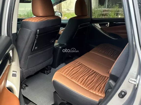 Toyota Innova 2.0G 2018 - Siêu siêu lướt, dành cho anh/chị thích xe ít đi và giá tốt
