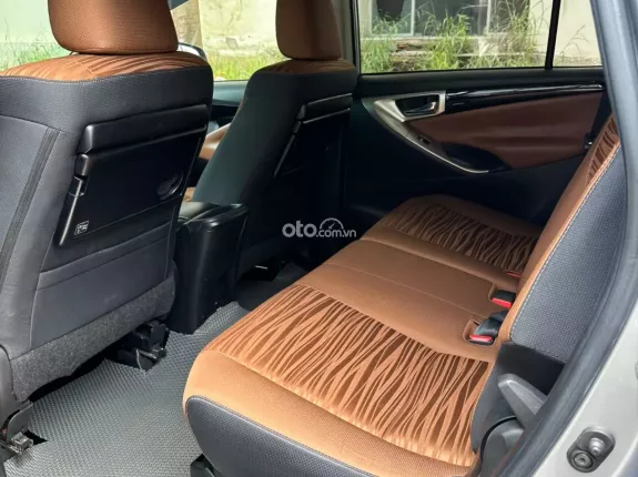 Toyota Innova 2.0G 2018 - Siêu siêu lướt, dành cho anh/chị thích xe ít đi và giá tốt