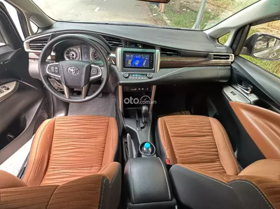 Toyota Innova 2.0G 2018 - Siêu siêu lướt, dành cho anh/chị thích xe ít đi và giá tốt
