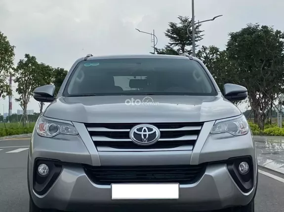 Toyota Fortuner 2.4 MT 4x2 2020 - Số sàn, máy dầu, 1 cầu, màu bạc