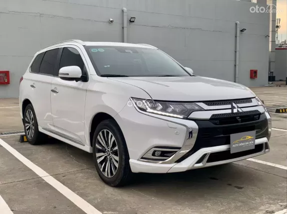 Mitsubishi Outlander 2.0 CVT Premium 2022 - Model 2023 - SUV 7 chỗ, Phiên bản cao cấp Full tính năng an toà