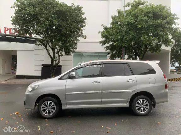 Toyota Innova 2015 - Xe đẹp, giá tốt, đủ hồ sơ giấy tờ sang tên ngay