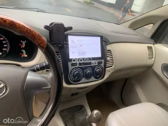 Toyota Innova 2015 - Xe đẹp, giá tốt, đủ hồ sơ giấy tờ sang tên ngay