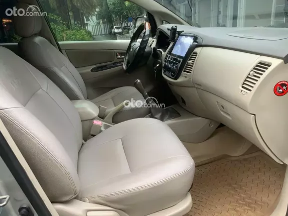Toyota Innova 2015 - Xe đẹp, giá tốt, đủ hồ sơ giấy tờ sang tên ngay