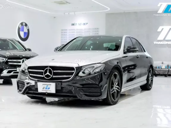 Mercedes-Benz E300 AMG 2020 - Ngoại thất Đen/ nội thất Đen