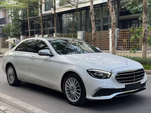 Mercedes-Benz E200 Exclusive 2021 - Xe đẹp, siêu lướt, giá tốt sang tên ngay