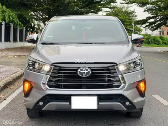 Toyota Innova 2.0G 2022 - Số tự động, màu bạc, odo 29.000 km