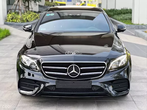 Mercedes-Benz E300 AMG 2019 - Đưa trước 500tr lấy xe